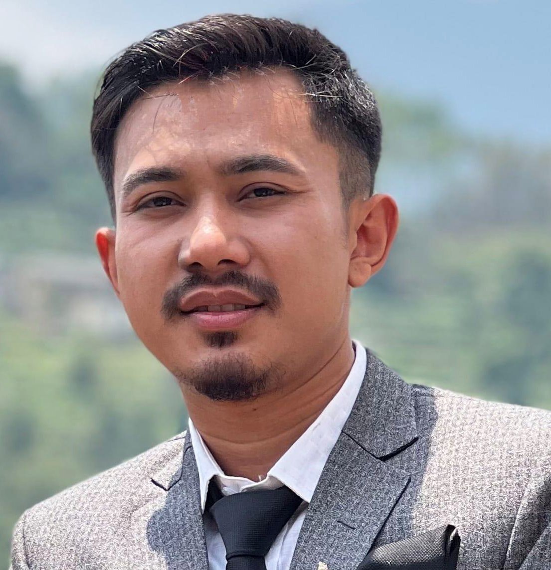 https://broadwayinfosys.com/Successful student from Broadway Infosys Mr. ⁨Sujan Shrestha